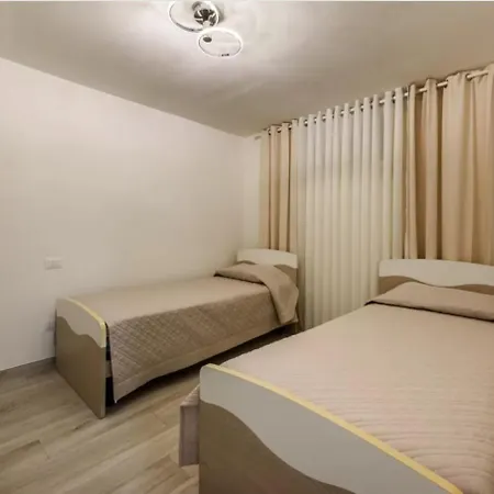 Accogliente Con Terrazza Daire *